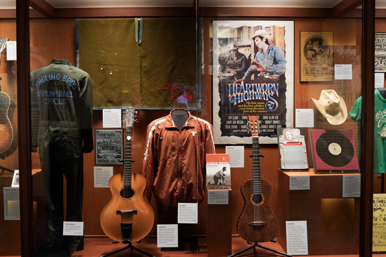 Capturing the Outlaws: Country Music Hall of Fame Salutes the 1970s