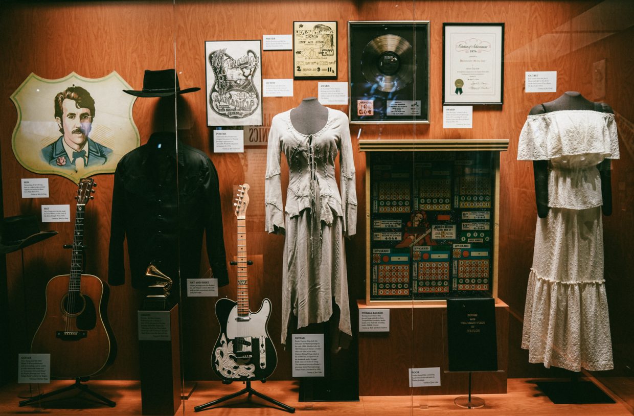 Capturing the Outlaws: Country Music Hall of Fame Salutes the 1970s